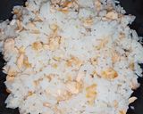 รูปขั้นตอนการทำที่ 2 ของ ข้าวผัดแซลมอน | Salmon Fried Rice