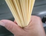 Foto langkah ke 1 dari resep Spaghetti Aglio e Olio.