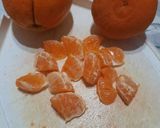 Foto del paso 1 de la receta: Licuado de frutillas, cardamomo miel y mandarina