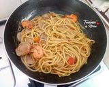 Foto langkah ke 7 dari resep Spaghetti Tomat Udang.