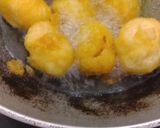 A picture of step 3 of Dahi Bhalla.