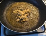 Foto langkah ke 3 dari resep Ayam goreng mentega.
