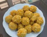 Foto langkah ke 2 dari resep Fried mac n cheese balls.