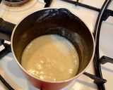Foto del passaggio 2 della ricetta Cheesecake alla salsa di fragole mirtilli e cioccolato fondente