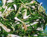 Hình bước làm 1 của món Kiệu cuộn