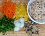 Hình bước làm 1 của món Súp gà, nấm rơm