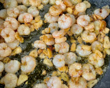 Foto del paso 2 de la receta: Maccheroni con espinacas y gambas al ajillo