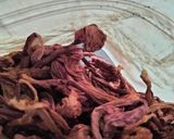 A picture of step 1 of Hibiscus tea.