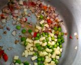 A picture of step 2 of Vegetable maggi.