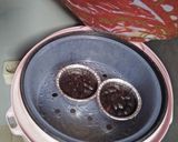 Foto langkah ke 6 dari resep Choco Lava Kukus Lumer Magic Com.