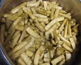 A picture of step 1 of Cluster beans garlic sabji.