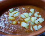 Foto del paso 3 de la receta: Chorizos con salsa, papa y fideos coditos