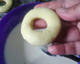 Foto langkah ke 3 dari resep Donat krispy no telur.