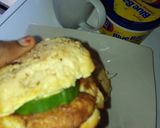 A picture of step 5 of Fried egg burger.