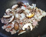 รูปขั้นตอนการทำที่ 2 ของ กะเพราหมูสับ-เนื้อสับเห็ดหอมสด เมนูโลว์คาร์บง่ายๆ