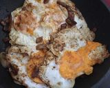 Foto langkah ke 3 dari resep Egg with Caramelized onion.