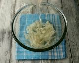 Foto langkah ke 4 dari resep Es Kelapa Muda Jelly Warna.