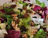 Foto del paso 1 de la receta: Ensalada gourmet con aguacate, requesón, frutos secos y miel