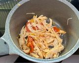Hình bước làm 2 của món Canh măng tươi chua cay