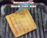 Foto langkah ke 4 dari resep Cheesy french toast with honey.
