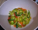 Foto langkah ke 2 dari resep Tumis Cumi Pelangi.
