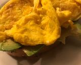 Foto del paso 4 de la receta Tosta de cereales con aguacate y huevo revuelto