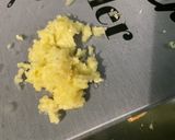 Une image de l'étape 4 de Poulet caramélisé au gingembre, champignons et carottes.