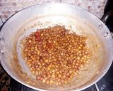 A picture of step 4 of Kaly chane ke kabab.