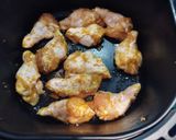 Foto del paso 4 de la receta Alitas maceradas con miel, mostaza y picantes al gusto en Airfryer o al horno