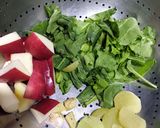 A picture of step 2 of Palak Amla & apple juice.