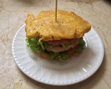 Foto del paso 4 de la receta: Patacón pisa’o / hamburguesa de pollo y salchichas de cerdo