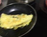 Foto del paso 3 de la receta: Omelette de flor de calabaza con queso