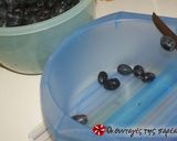 A picture of step 1 of Haraktes Kalamata Olives.