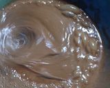 Foto del paso 2 de la receta: Brownie con crema, dulce de leche y frutillas
