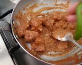 A picture of step 3 of بیف تندوری پیزا.