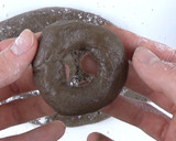Foto del paso 5 de la receta: Rosquillas de oreo cubiertas de chocolate blanco