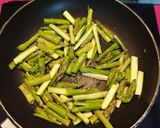 Foto del paso 1 de la receta: Revuelto de espárragos y boquerones