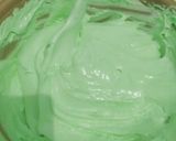 Foto langkah ke 6 dari resep Kue Bolu Lapis Kukus Pandan.