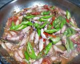 Foto langkah ke 3 dari resep Oseng cumi asin pedas 🍴.