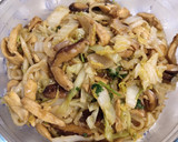 A picture of step 2 of Sauteed Udon.