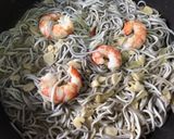 Foto del paso 4 de la receta Gambones al ajillo con gulas y cebolla 🦐🍽