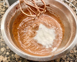 Foto del paso 4 de la receta: Pastel de Navidad con nata, chocolate y cerezas confitadas “sin gluten”