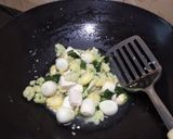 Foto langkah ke 4 dari resep Tumis Telur Puyuh Sayuran.
