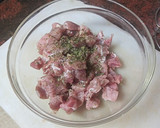 Foto del paso 3 de la receta: Estofado de cerdo a la jardinera con puré de papas y judías verdes salteadas