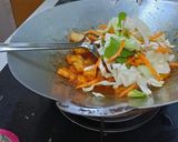 Gambar langkah 3 resipi Bihun goreng.