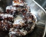 A picture of step 2 of Coconut Dates Chocolate.