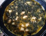 Foto del paso 5 de la receta: Tortilla de acelgas con gambas