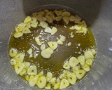 Foto del paso 2 de la receta: Arroz con langostinos al ajillo. Olla GM