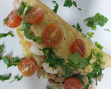 Foto del paso 3 de la receta: Tortilla rellena, champiñones con gambas al ajillo....🦐🦐