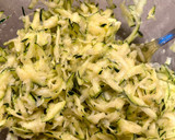 Foto del paso 3 de la receta: Pizza 🍕 de calabacín 🥒 con pollo 🍗y queso 🧀
